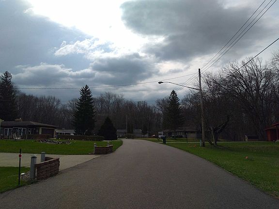 4th image of 175 Lynn Dr