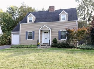 89 Bentwood Rd, West Hartford, CT 06107