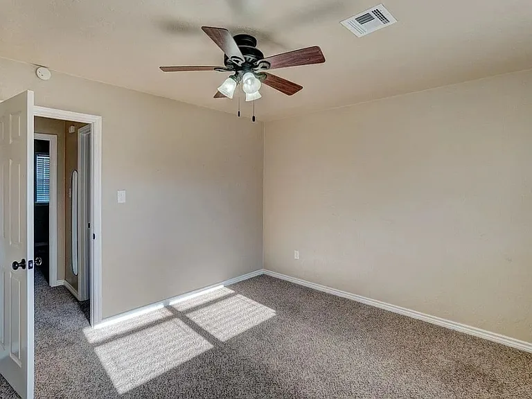 5716 NW Cedarwood Dr — Photo 10