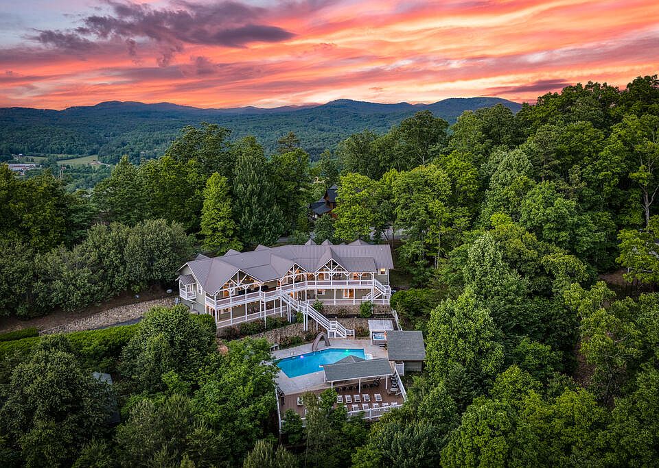 1st image of 132 Oak Ridge Way