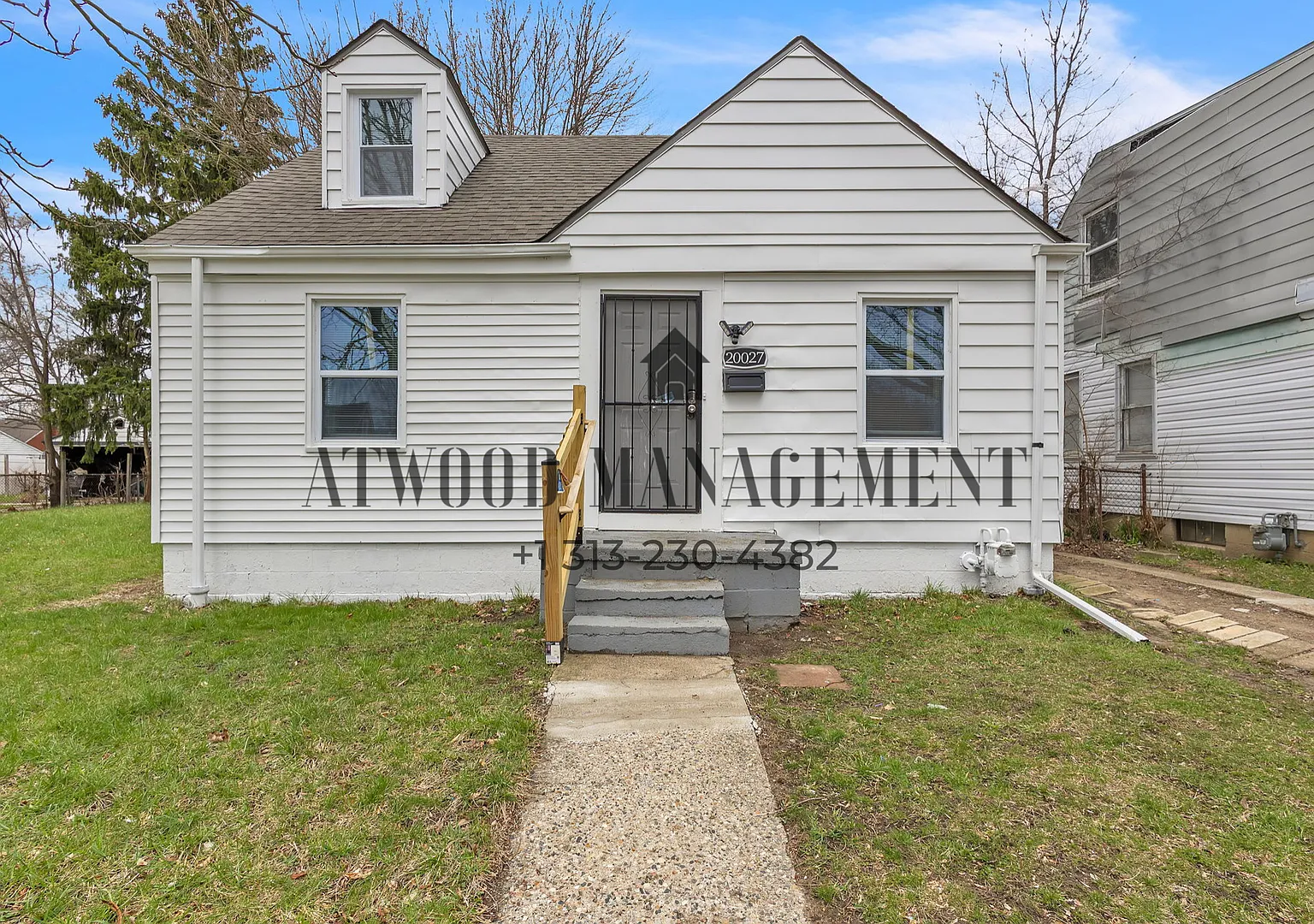 This beautifully updated 3-bedroom, 1-bath single-family home is ready for move-in! — Photo 1