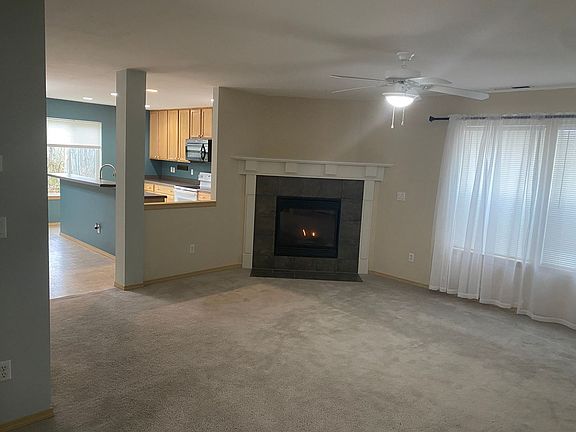 3rd image of 4685 Glacier St