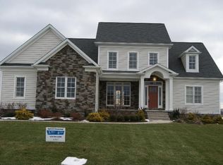 212 Homestead Dr, Columbiana, OH 44408
