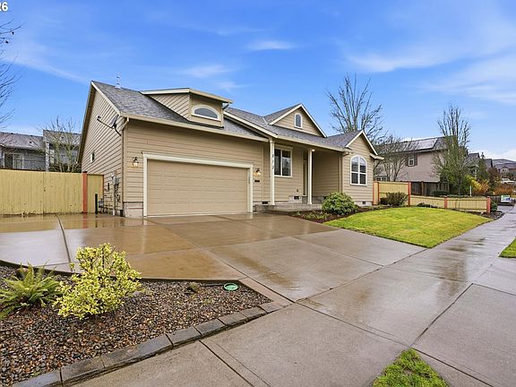 3rd image of 213 SW Blue Heron Ct