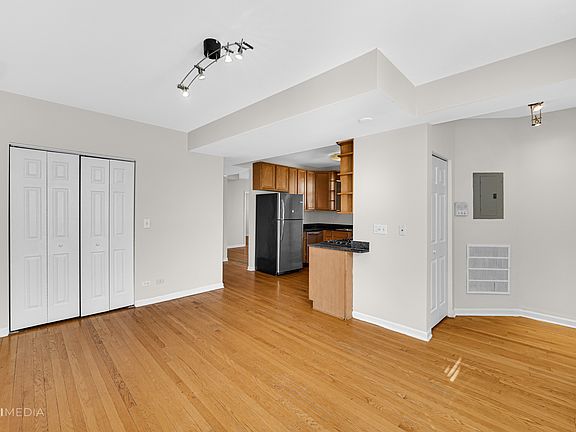 2nd image of 2316 W Rosemont Ave #3