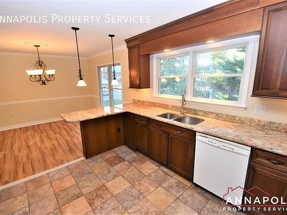 3rd image of 1060 Park Circle Dr