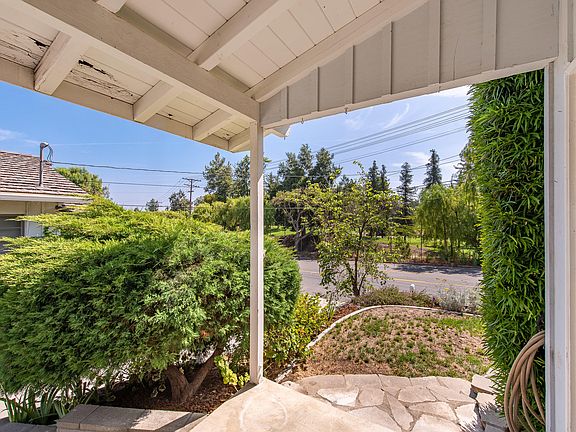 3rd image of 4821 Canoga Ave