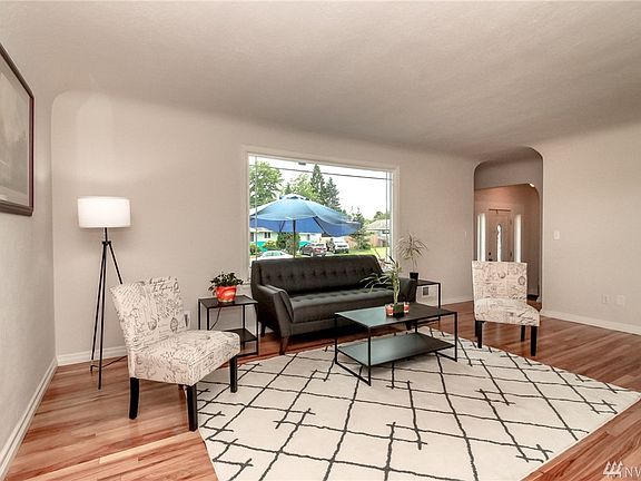 5th image of 721 6th St SE