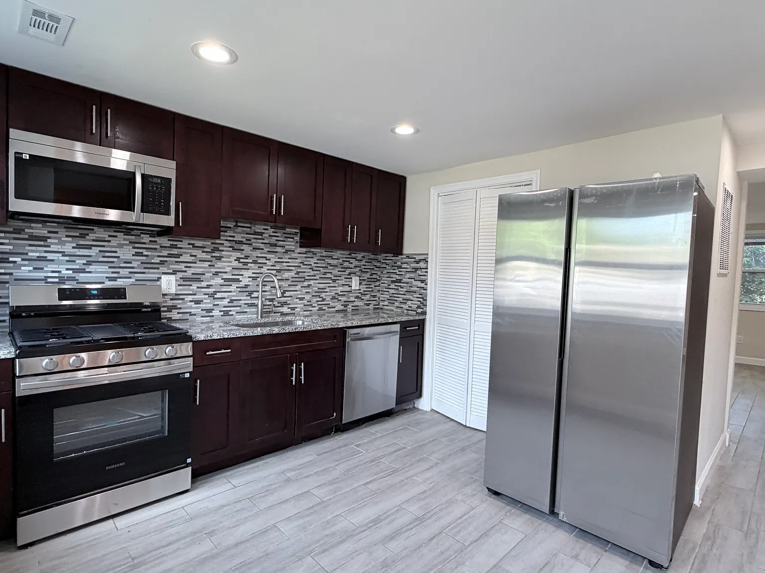 3 bed, 1024 sqft, $1,750 — Photo 3