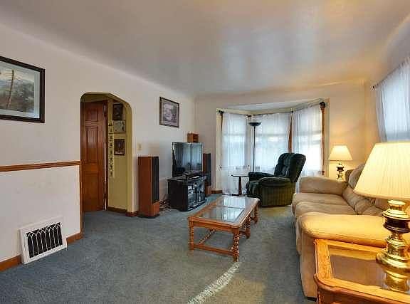 4th image of 35 E Lincoln Ave