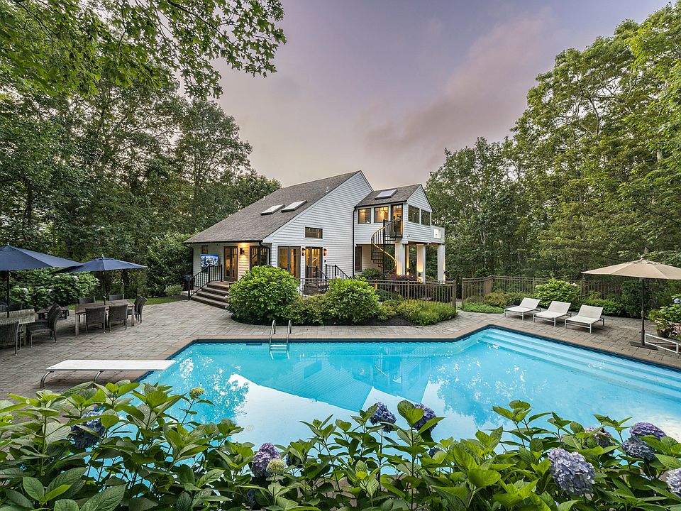 1st image of 12 Breezy Dr