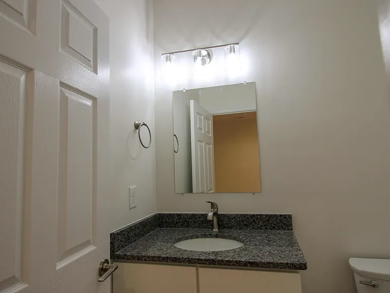 Midway Townhome — Photo 34