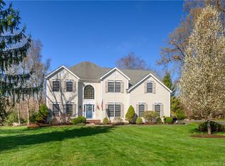 10 Cobblestone Ct, Brookfield, CT 06804