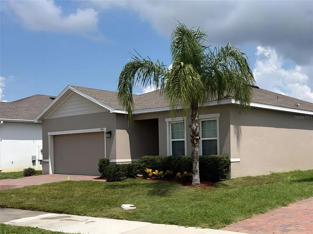 4 bed, 2.0 bath, 1802 sqft, $2,500 — Photo 2