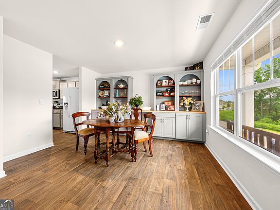 5th image of 207 Ashwood Way