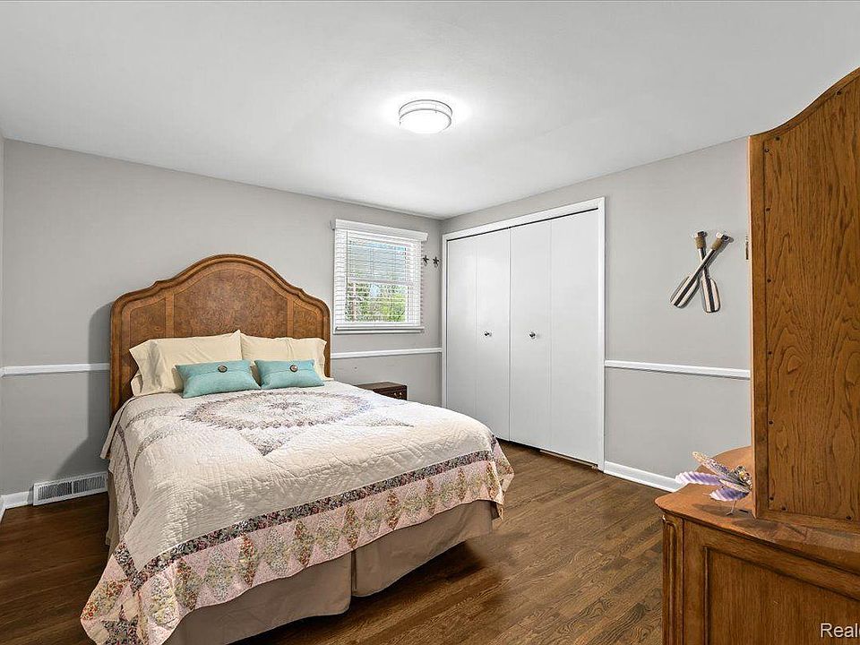 1425 Shankin Dr, photo 24