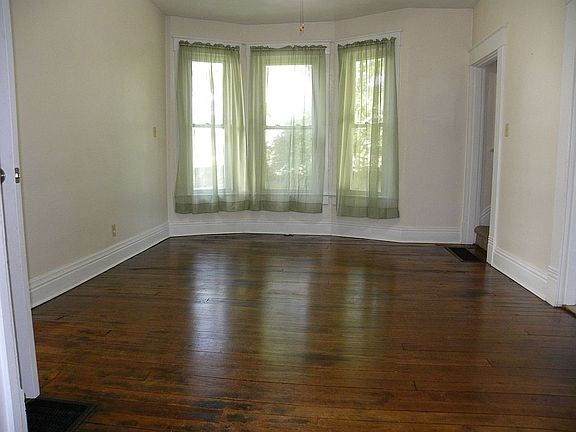 3rd image of 809 N High St