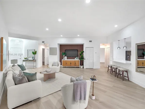 7472 La Paz Blvd APT 306, Boca Raton, FL 33433