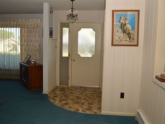 4th image of 519 E Lewerenz St