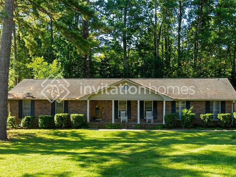 1625 Walnut St SE — Photo 1