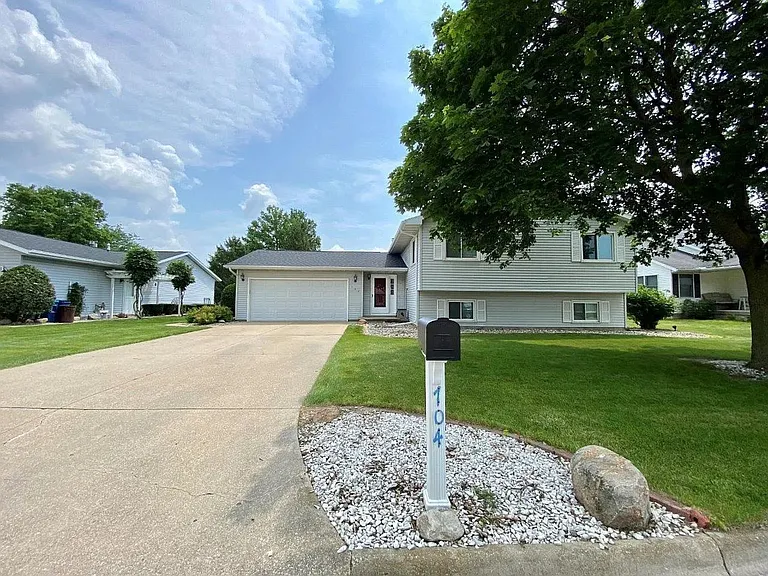 704 S Lawrence Way — Photo 1