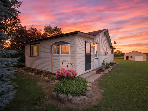 9800 Boyer Rd, Charlotte, MI 48813