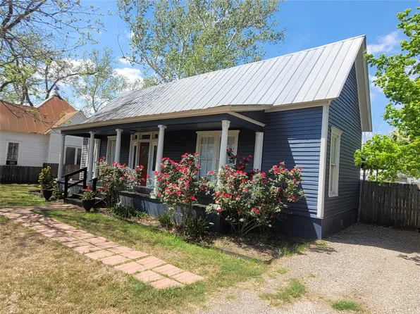 403 Fawcett St, Smithville, TX 78957