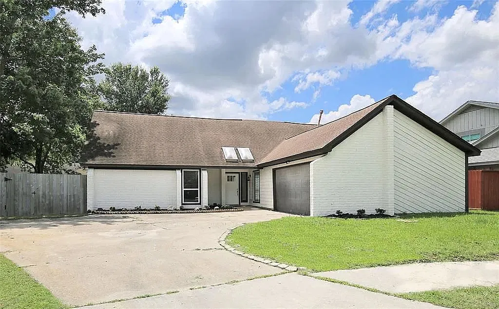 3 bed, 2104 sqft, $1,973 — Photo 1