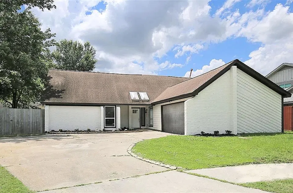 4407 Belle Hollow Dr
