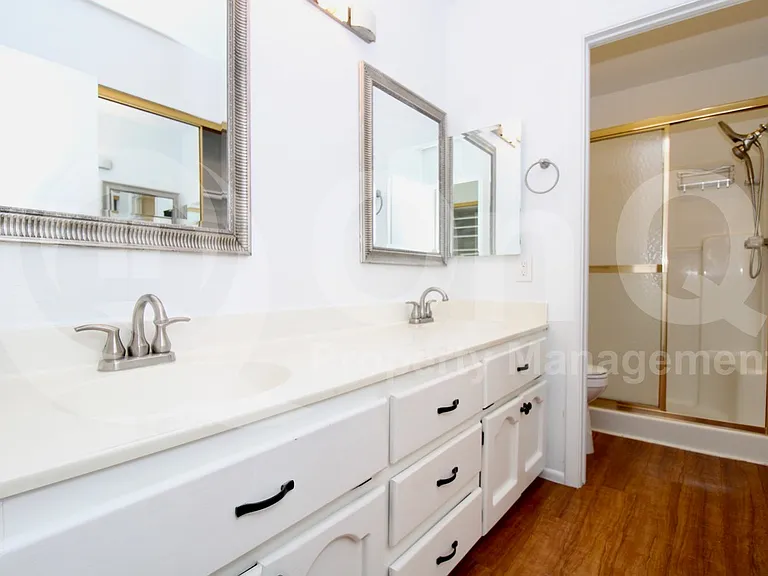 5621 N 79th St #4 — Photo 13