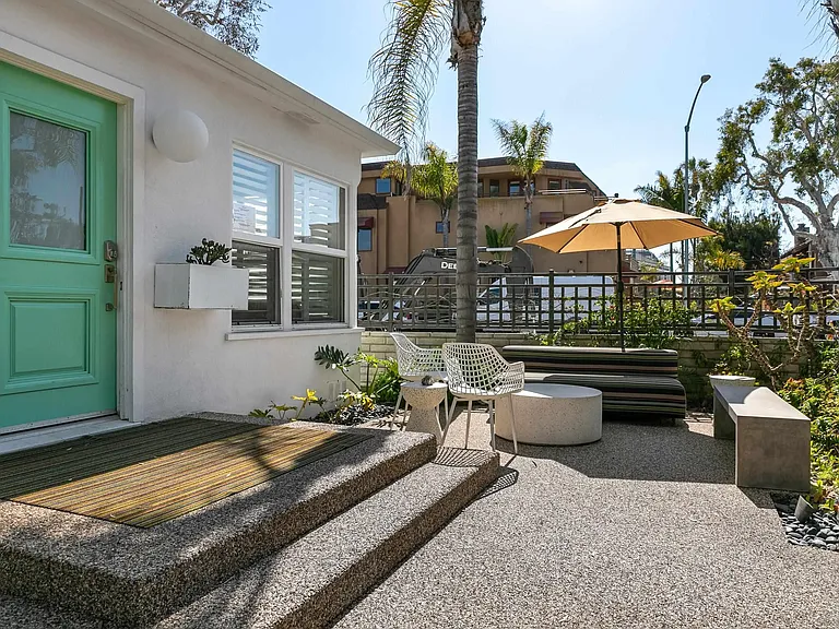 805 Brighton Ct — Photo 14
