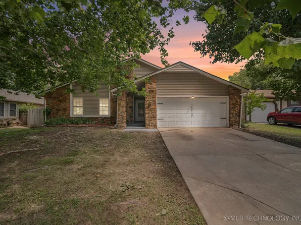 1313 E 140th Pl, Glenpool, OK 74033