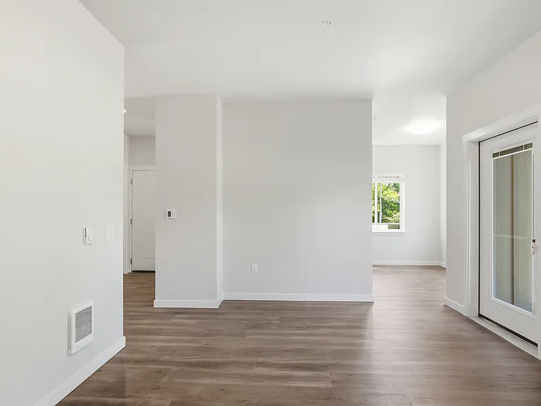 1425 Mildred Ln SE — Photo 4