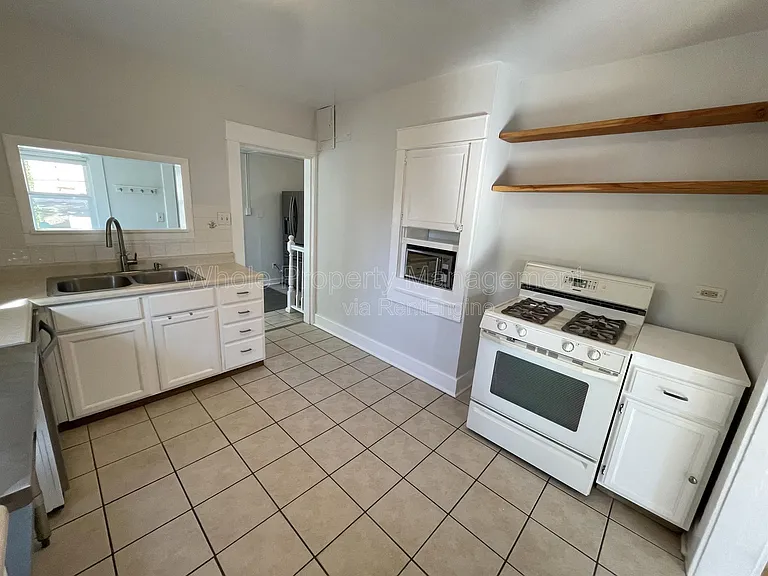 4909 Beach Ct — Photo 11