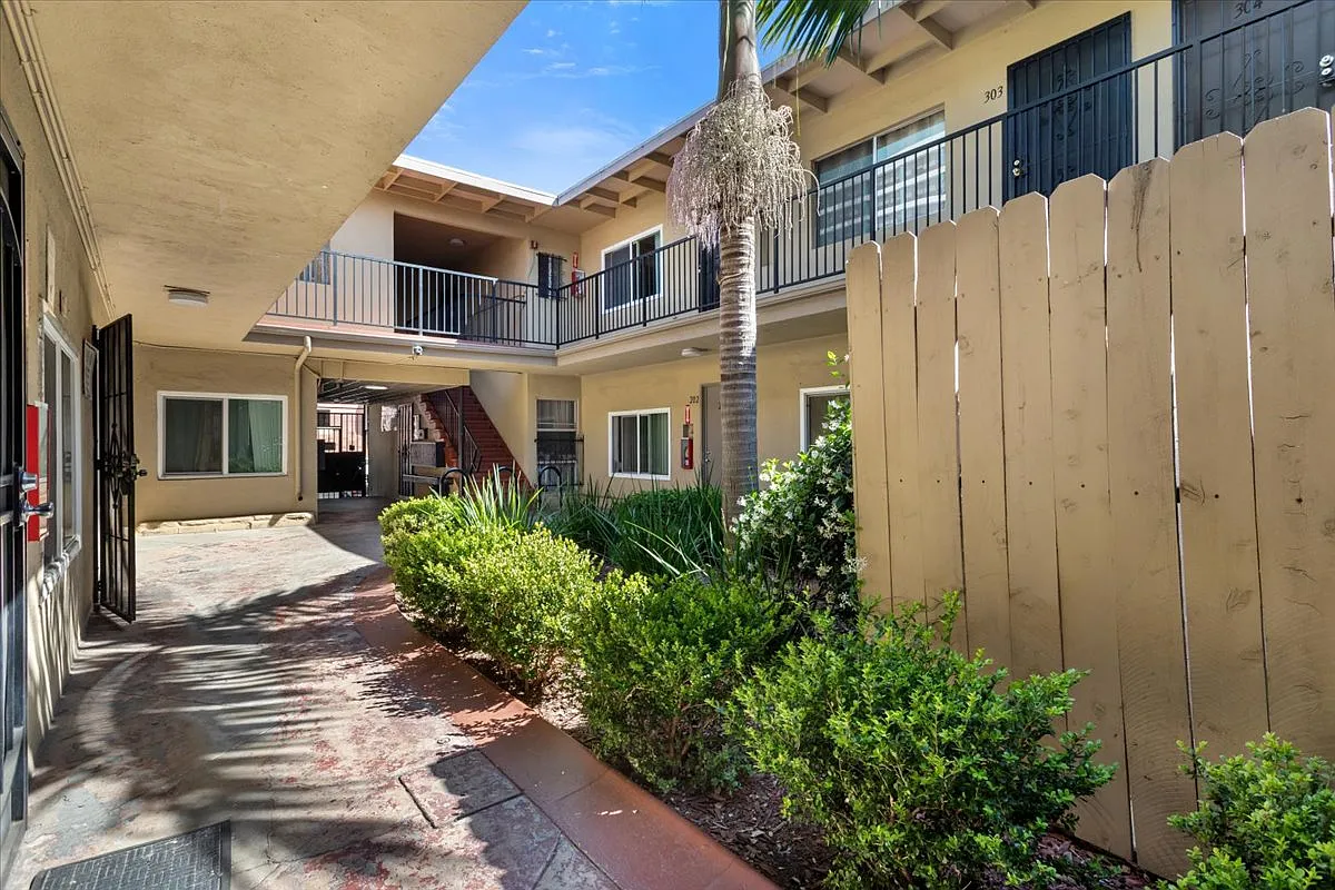 Studio, 353 sqft, $1,650 — Photo 2