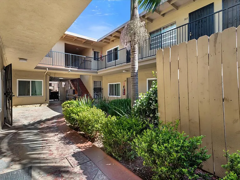 685 S Coronado St #207 — Photo 19