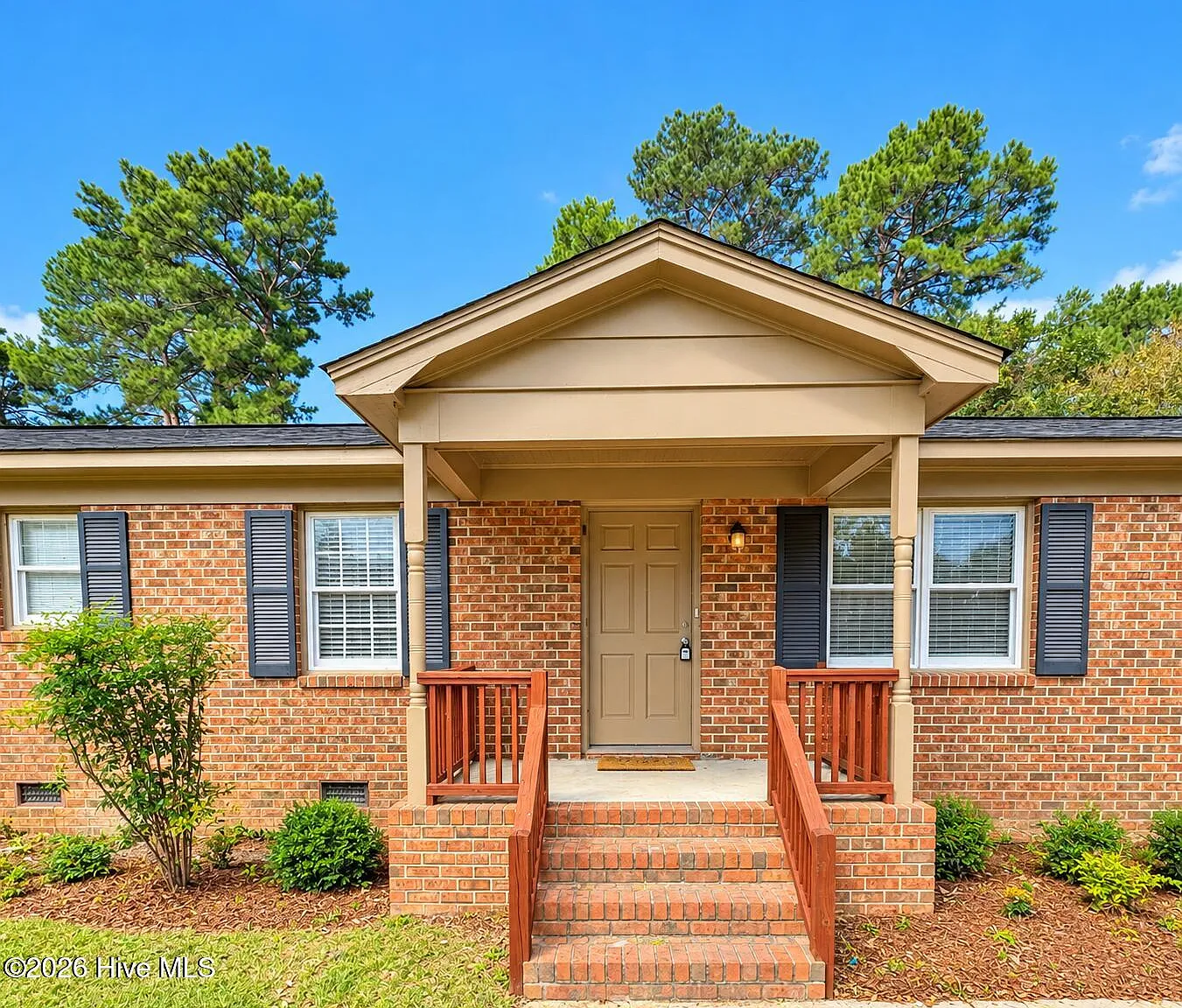 3 bed, 2.0 bath, 1648 sqft, $2,100 — Photo 3