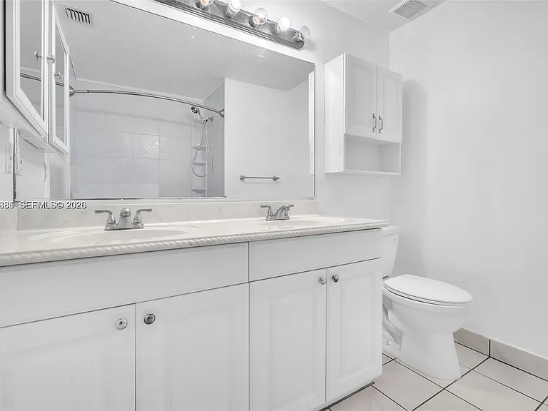 800 Sorrento Dr #2 — Photo 24