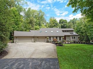 9690 Riverwood Ln, Chagrin Falls, OH