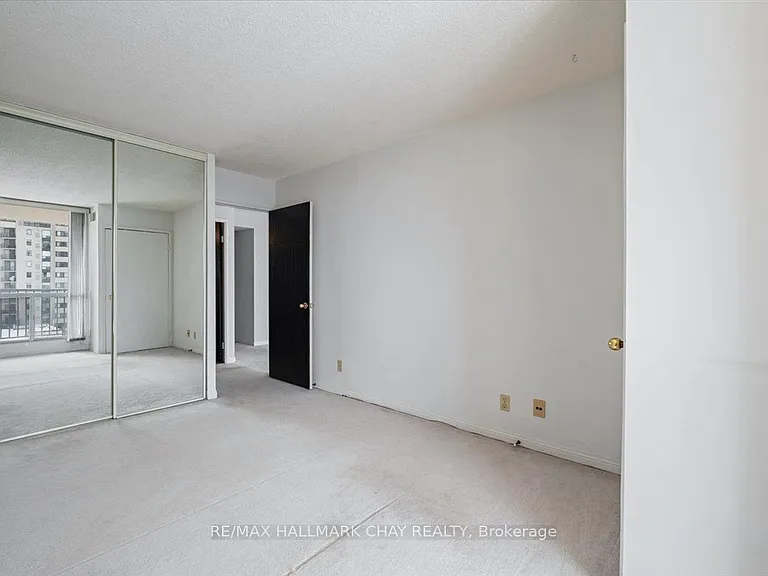 65 Ellen St #607 — Photo 16