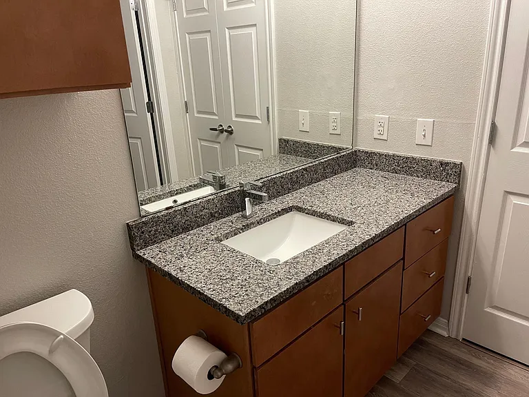 2502 Leon St #401 — Photo 9