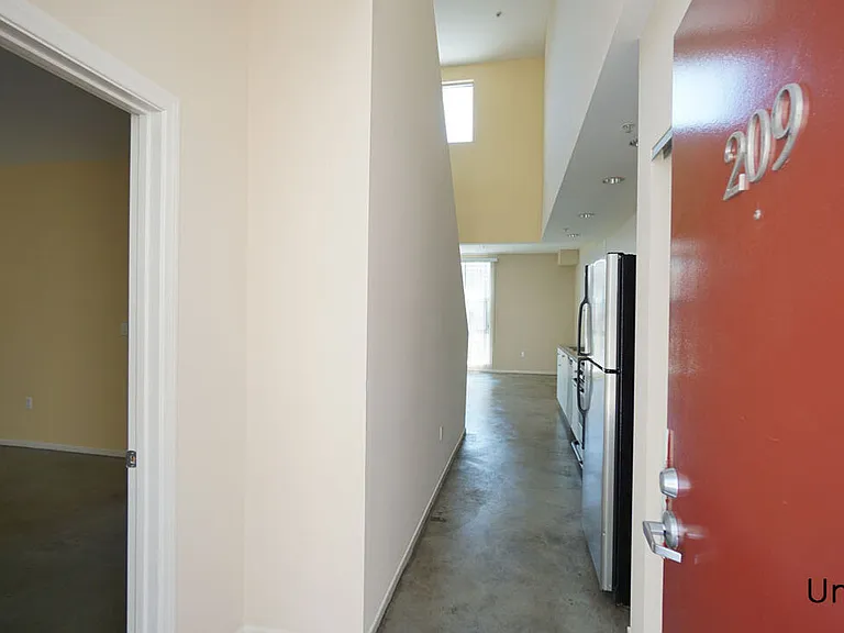 922 W 23rd St #209 — Photo 3