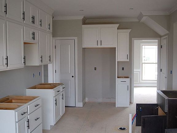 5th image of 81 Hartley Dr