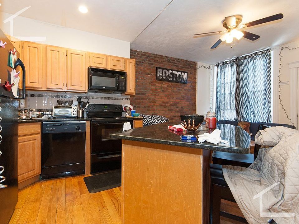 2nd image of 1112 Commonwealth Ave #2TT