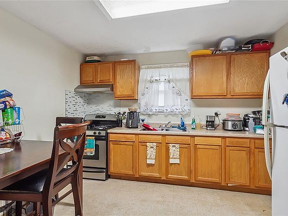 4th image of 2339-2341 Kraft Pl