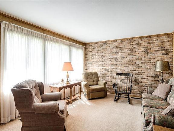 5th image of 213 Holly Pl