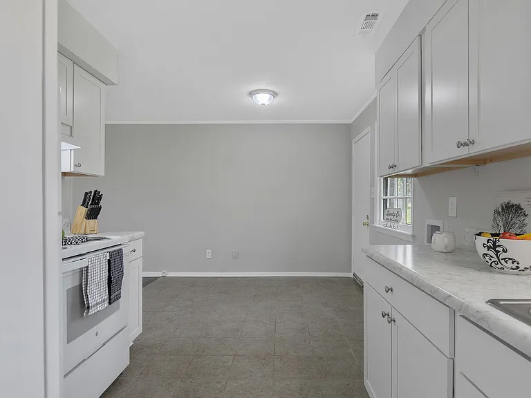 4202 S Dowfield Dr — Photo 8