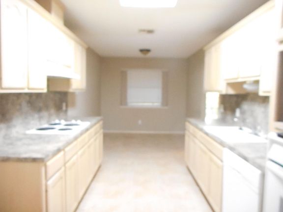 Kitchen w/eating area attached