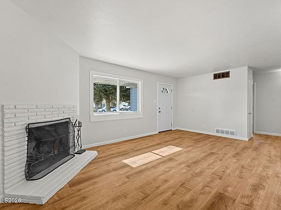 5th image of 14 E Greenbrae Dr