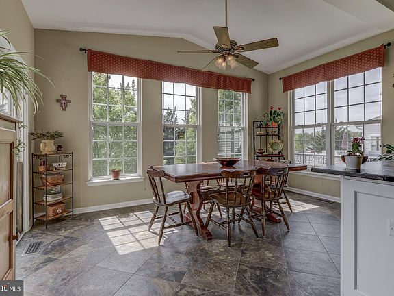 4th image of 3624 Byron Cir